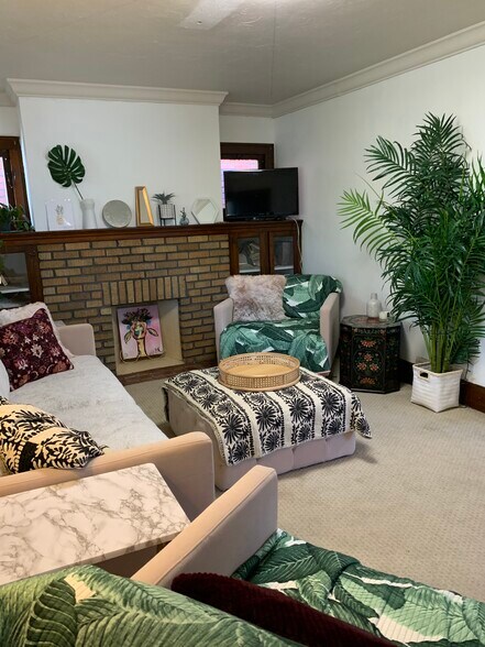 Building Photo - 4760 Broadview Rd