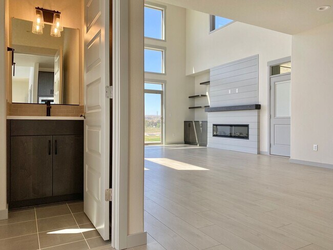 Building Photo - Stunning Southridge Rental with RV Garage & Luxury Finishes!