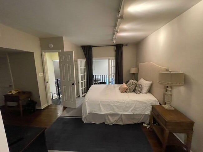 Building Photo - Stunning Furnished 3 Bedroom 3 Bath Condominium ON Piedmont Park!