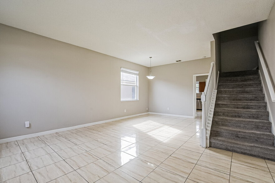 Building Photo - 1828 Olivia Cir