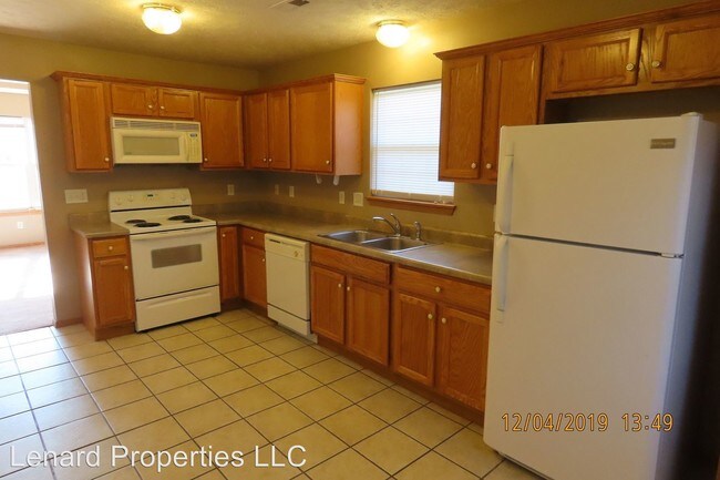 Building Photo - 4425-4427 W La Siesta St