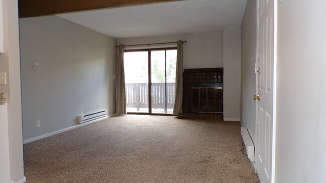 Building Photo - 998 W Beaver Creek Blvd