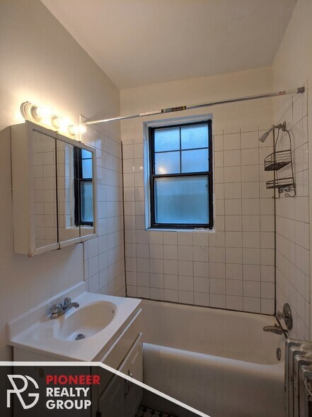 Building Photo - 4831 N Damen Ave