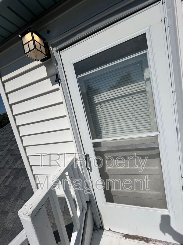 Building Photo - 1825 12th Ave
