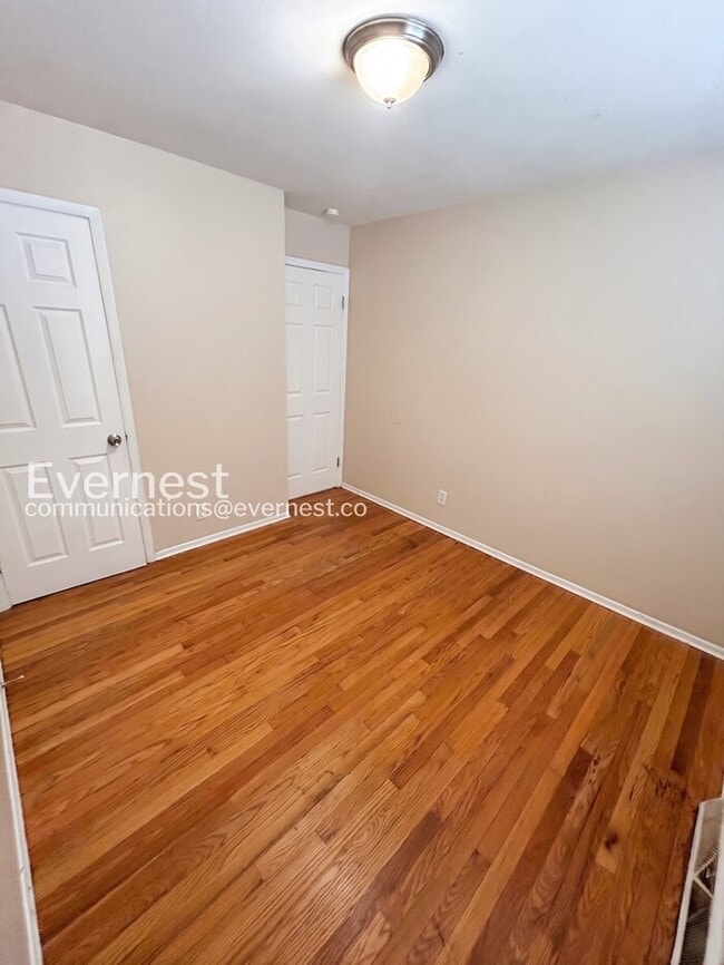 Building Photo - Charming 3-Bedroom Home with Central A/C and Carport Parking / 3 beds 1 bath / Available now!