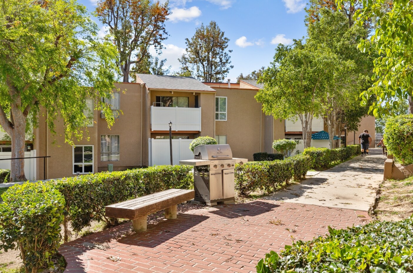 Building Photo - 10331 Lindley Ave