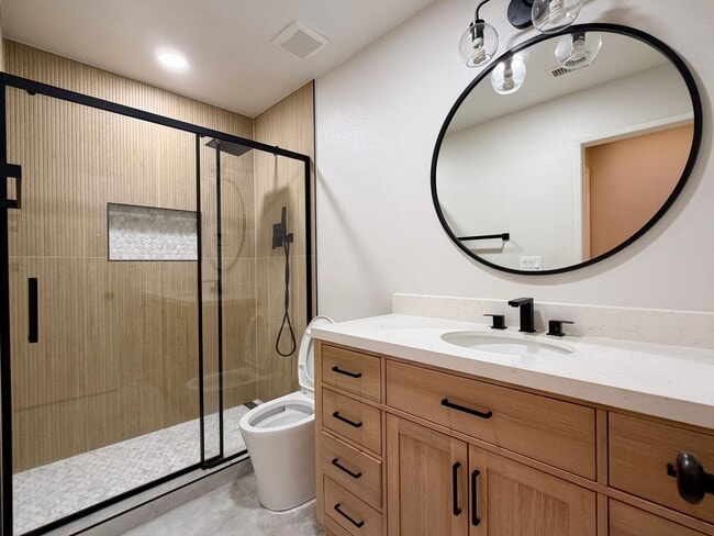 Building Photo - Spacious Three Bedroom in the Sunrise Pointe Community