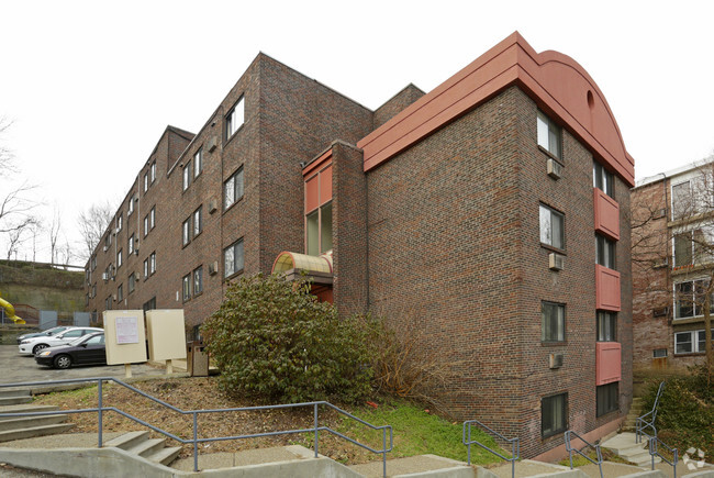 Building Photo - 141 Robinson St