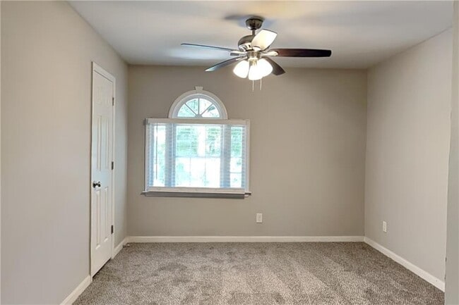 Building Photo - 3371 Chatsworth Way