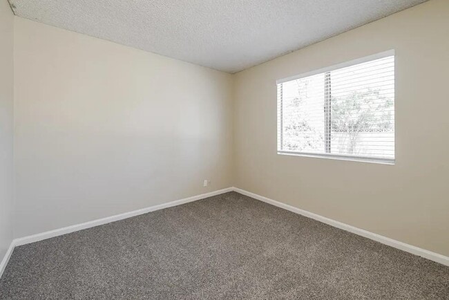 Building Photo - 625 Bismark Ave