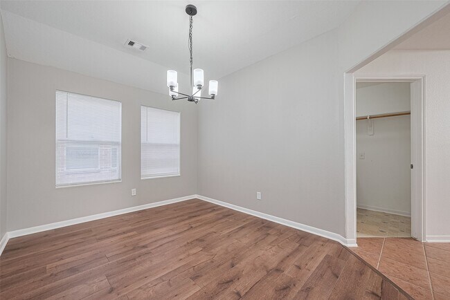 Building Photo - 12230 Hawthorne Hill Cir