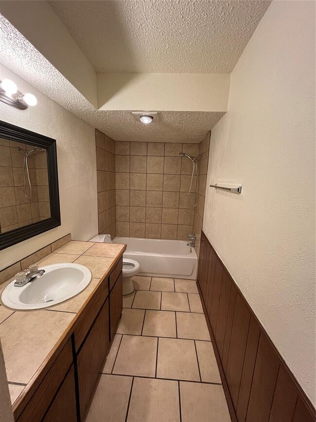 Building Photo - 300 Chalmette Dr