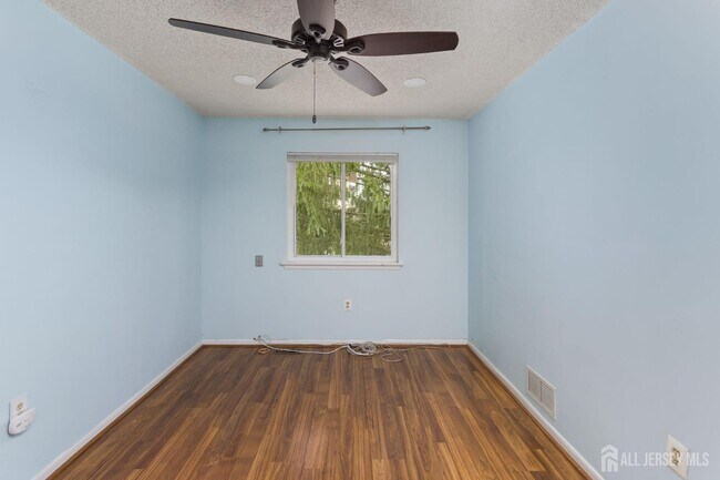 Building Photo - 113 Thoreau Dr