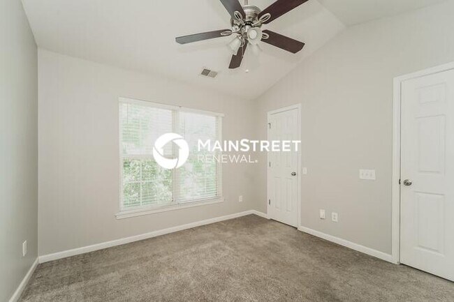 Building Photo - 3 Bedroom Pet-Friendly Home in Charlotte, NC with Main Street Renewal