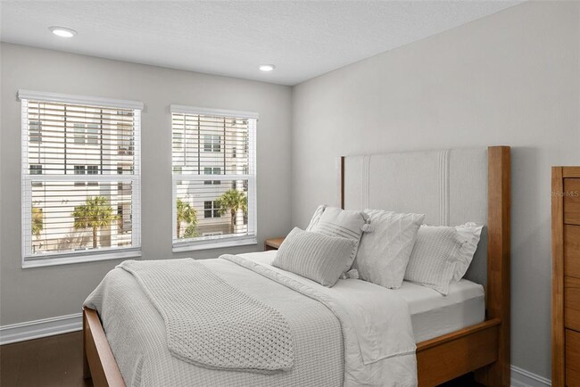 Building Photo - 5351 Bridge St