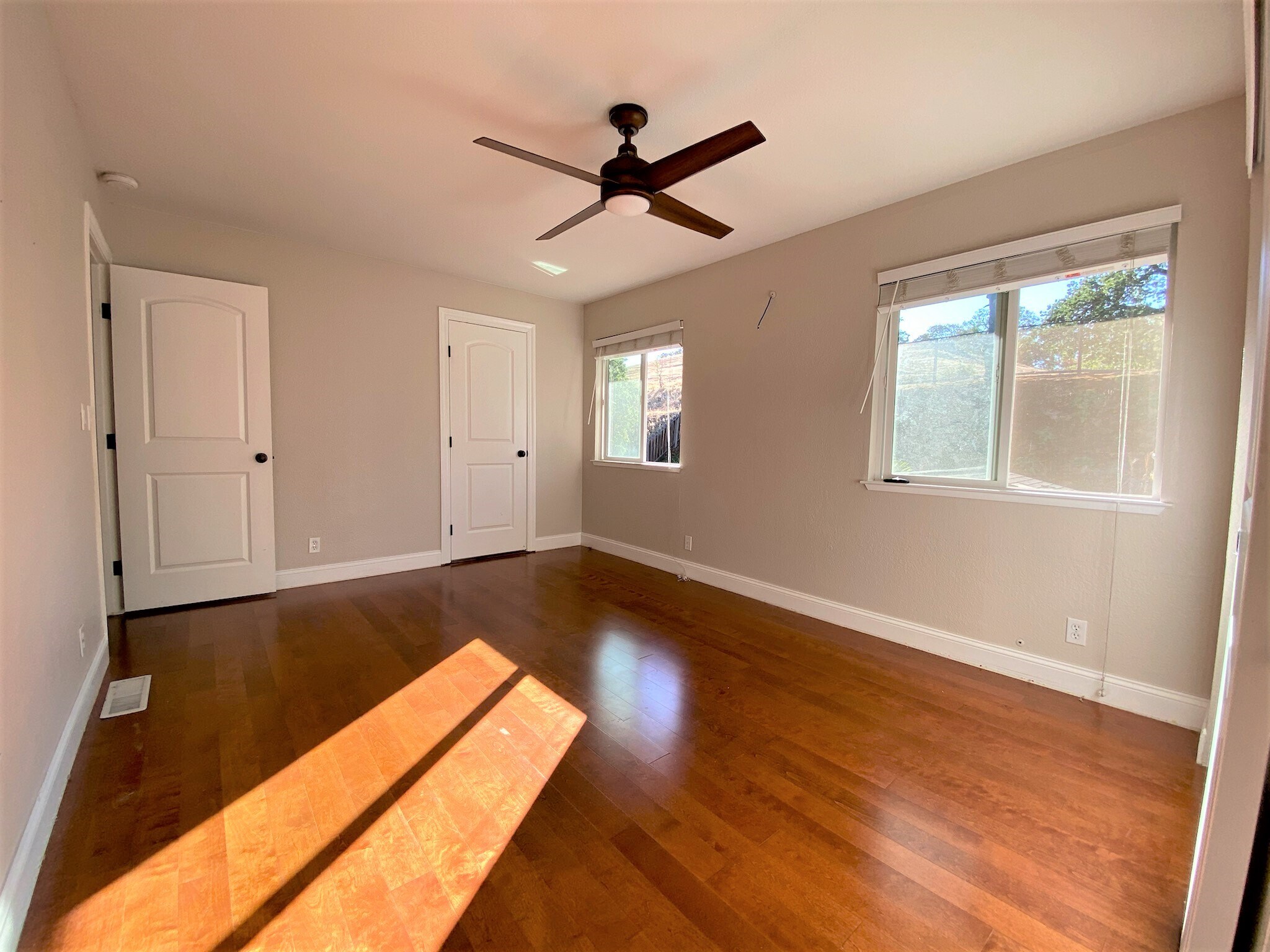 Building Photo - 631 Skyline Dr