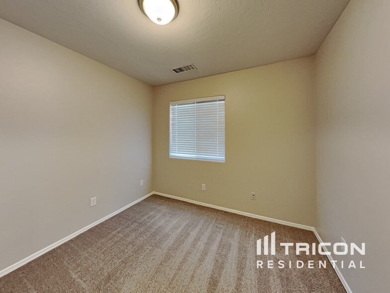 Building Photo - 25726 W St Kateri Dr