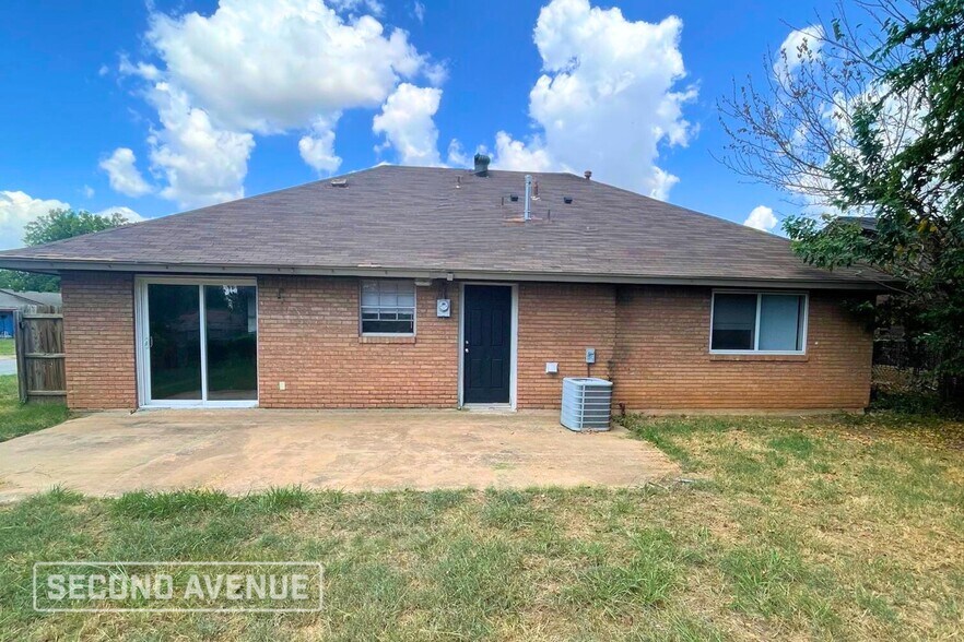 Building Photo - 1232 NW 103rd St