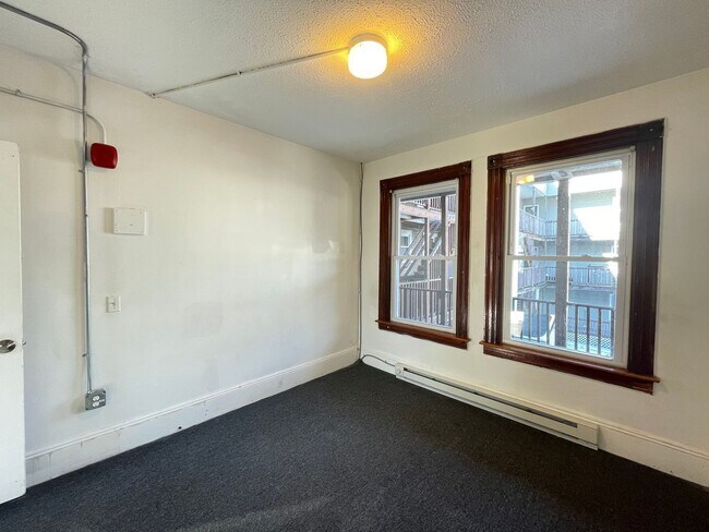 Building Photo - 457 Beech St