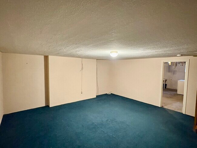 Building Photo - 224 Park St