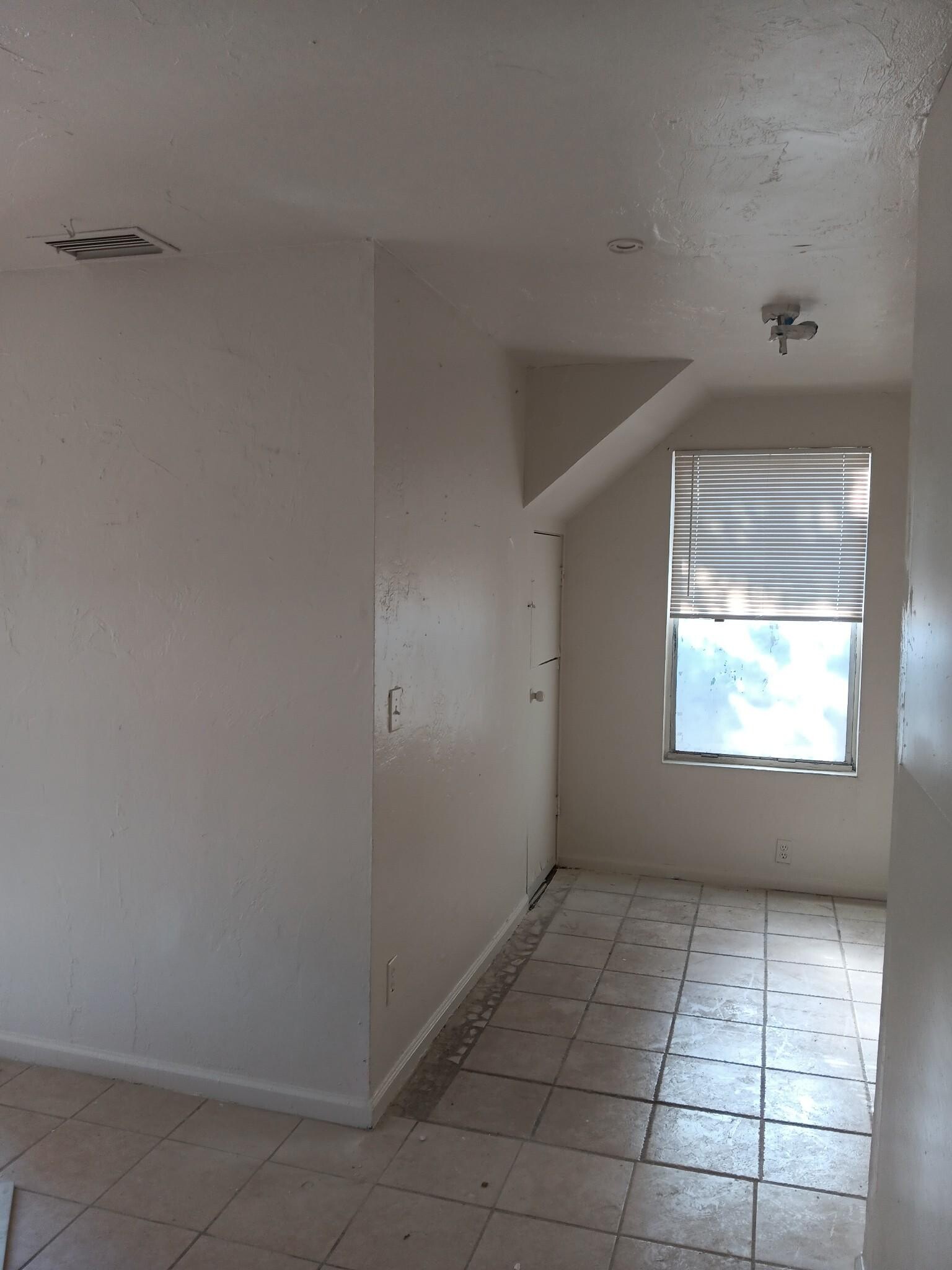 Building Photo - 538 State St