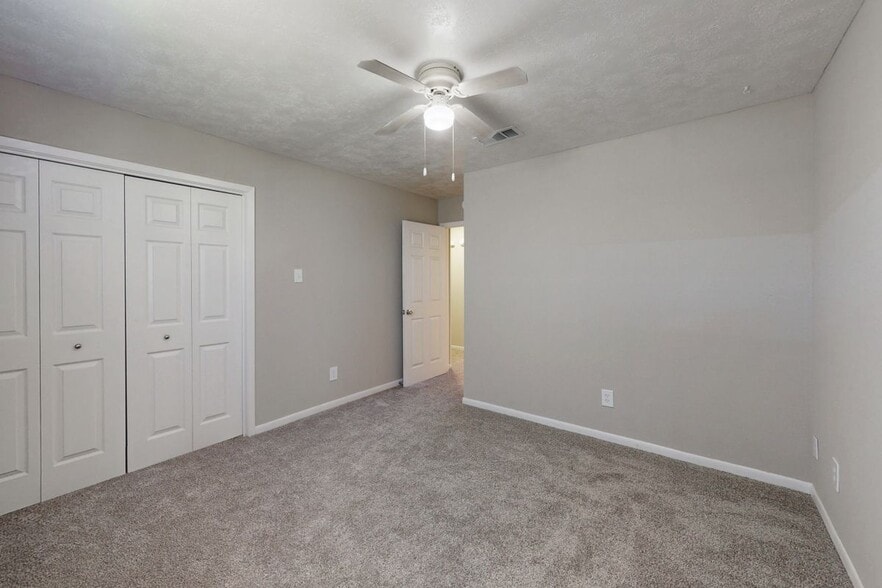Building Photo - 1409 Airline Dr