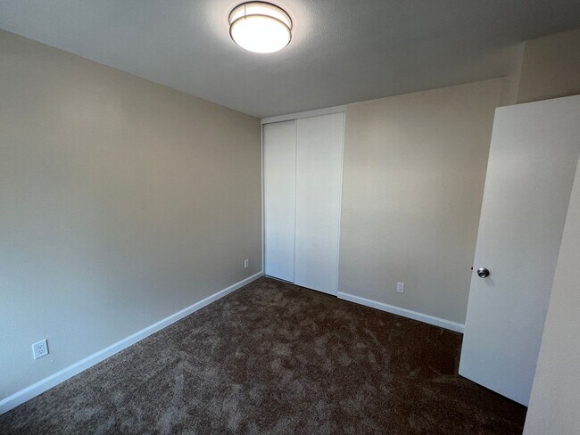 Building Photo - Gorgeous, Updated Todd Ranch Townhome