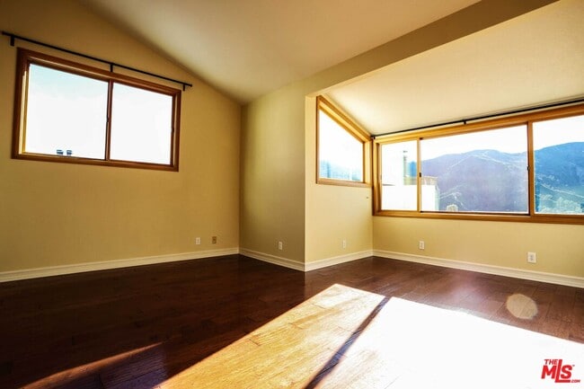 Building Photo - 17097 Palisades Cir