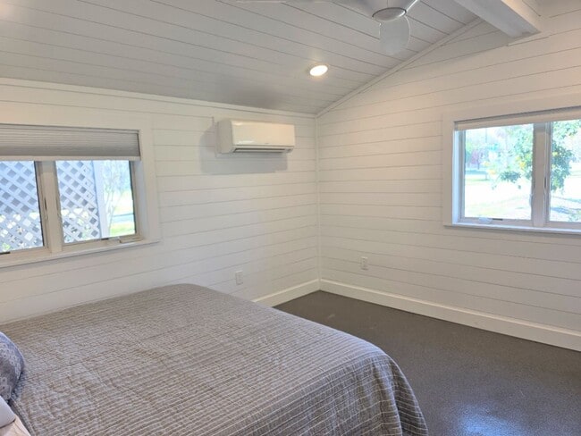 Building Photo - Charming Waterfront Bungalow