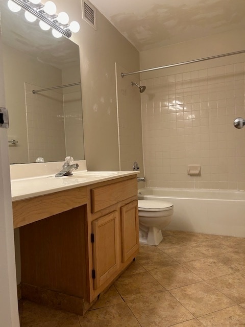 Hall bath(bathroom 1) - 200 N Dearborn St