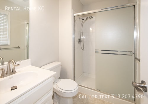 Building Photo - 9105 W 132nd Terrace