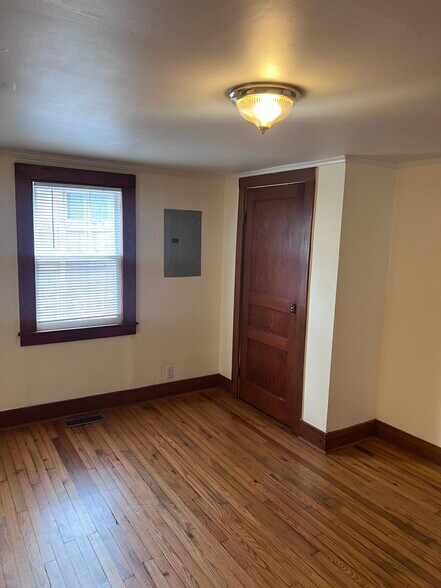 Building Photo - 5202 Dakota Ave