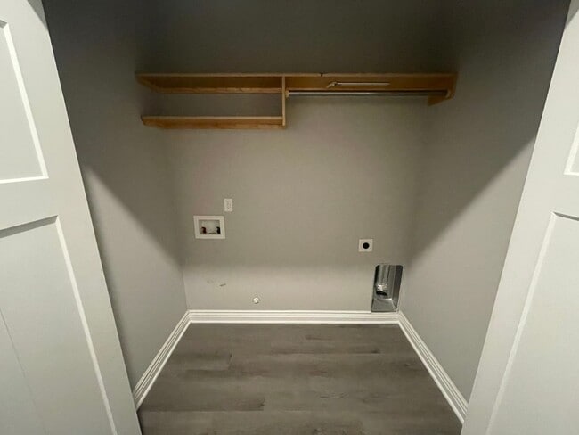 Building Photo - 5501/03 N Edwards Cir