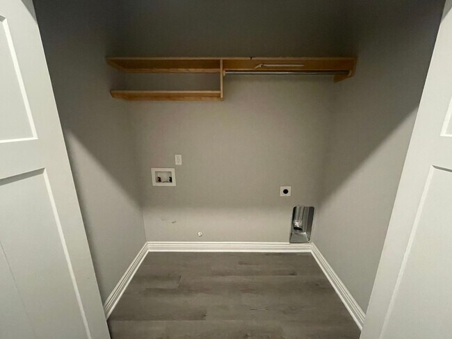 Building Photo - 5533/35 N Edwards Cir