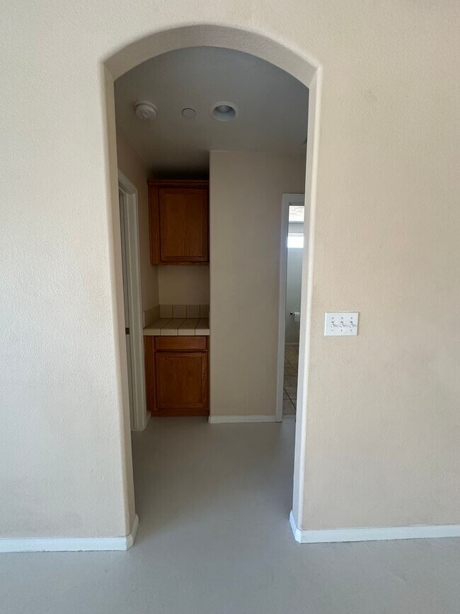 Building Photo - 4 bedroom home close to Joshua Tree National Park!