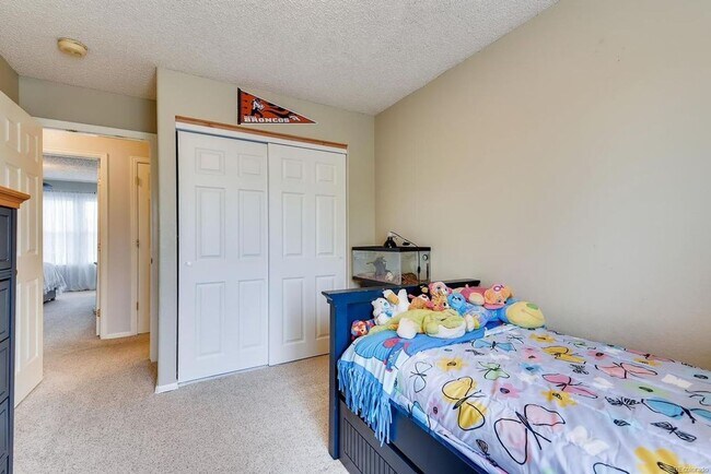 Building Photo - GREAT LOCATION! New LVP and Carpet - WON'T LAST LONG!