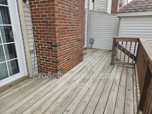 Building Photo - 674 Lord Dunmore Dr