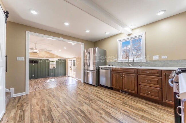 Building Photo - 72 Clover Dr