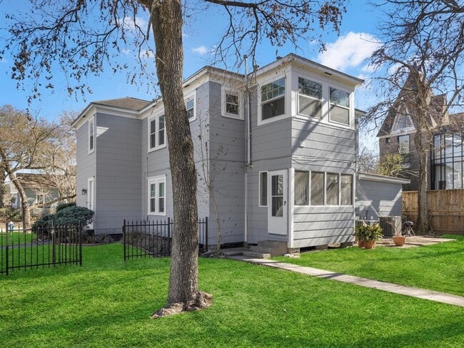 Building Photo - 402 W 15th St
