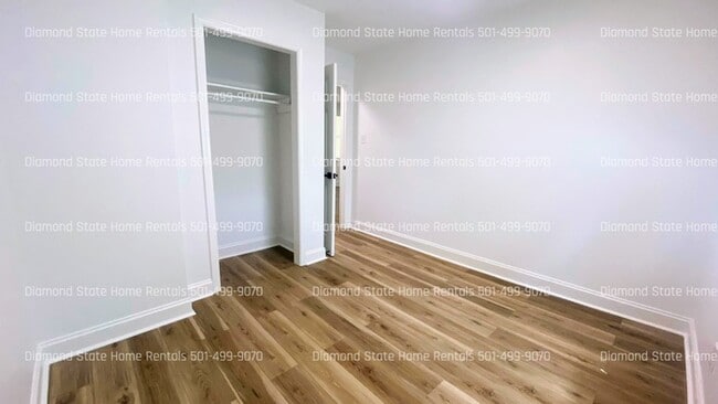 Building Photo - 428 N Oak St