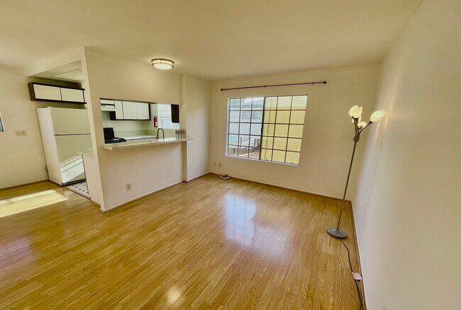 Building Photo - 2456 Arizona Ave