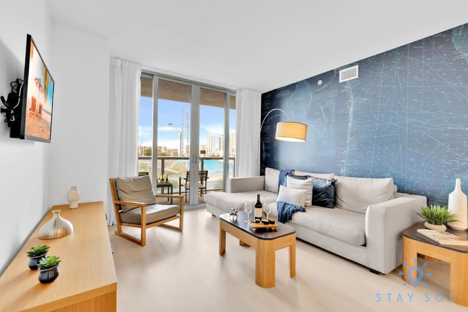 Building Photo - 2602 E Hallandale Beach Blvd