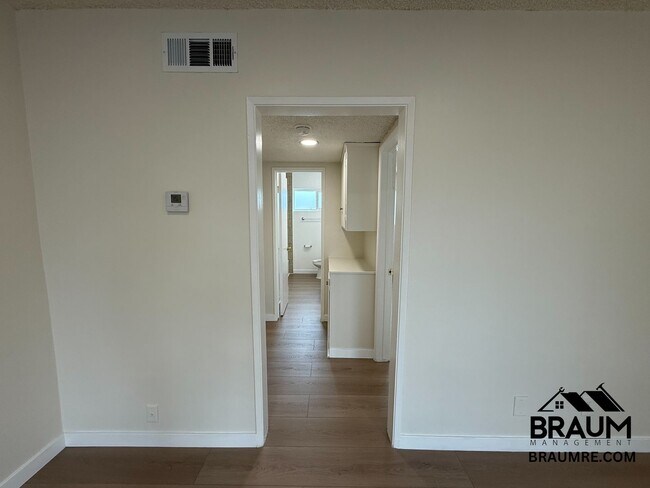 Building Photo - 6041 Whitsett Ave