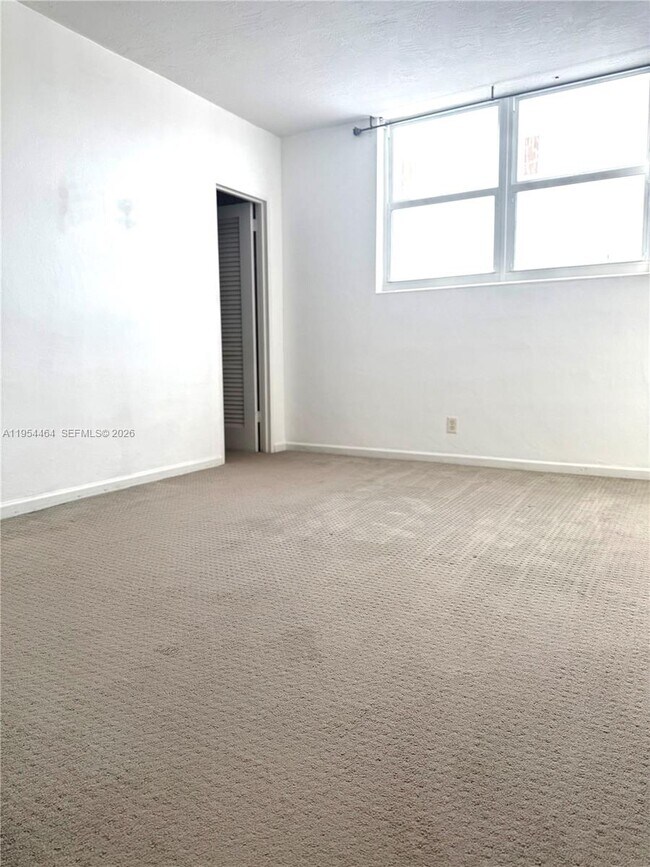 Building Photo - 3000 S Ocean Dr