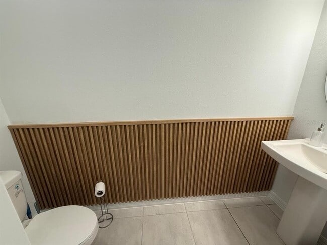 Building Photo - 424 Wayland Dr