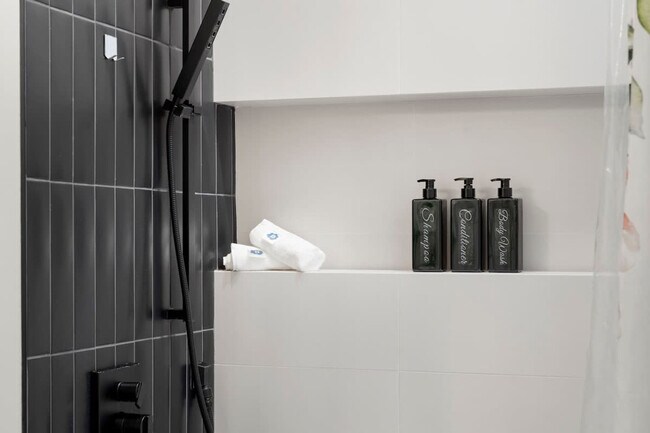 Building Photo - 318 W Grand Ave