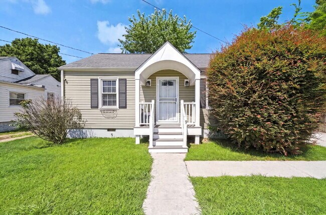 Building Photo - Modern 2 bed 1 bath home with fenced yard in Hampton