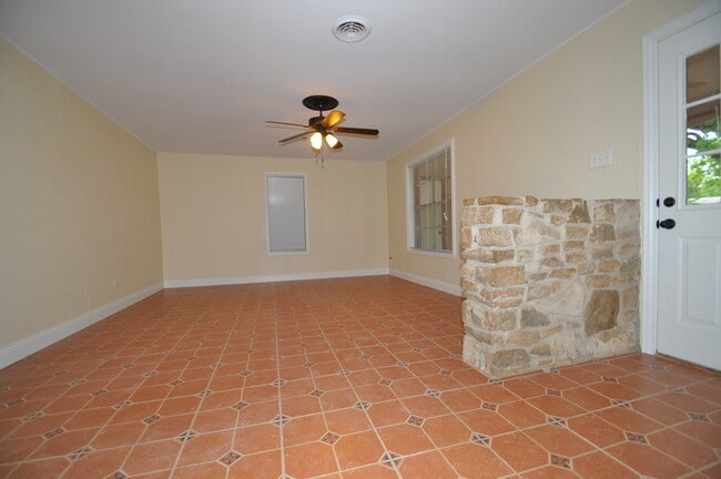 Building Photo - 704 W Moore St