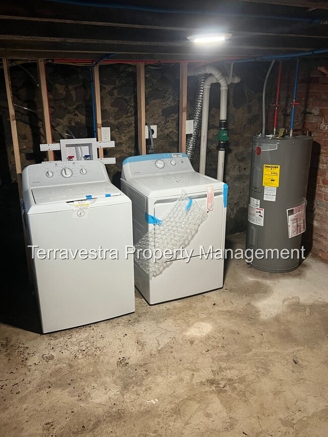 Building Photo - 440-442 S Barber Ave