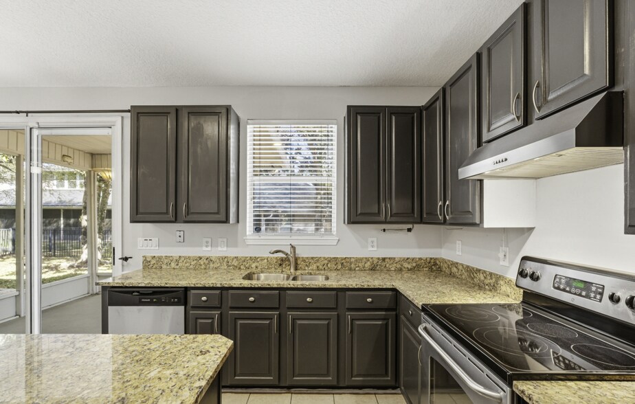 Building Photo - 1601 Majestic View Ln